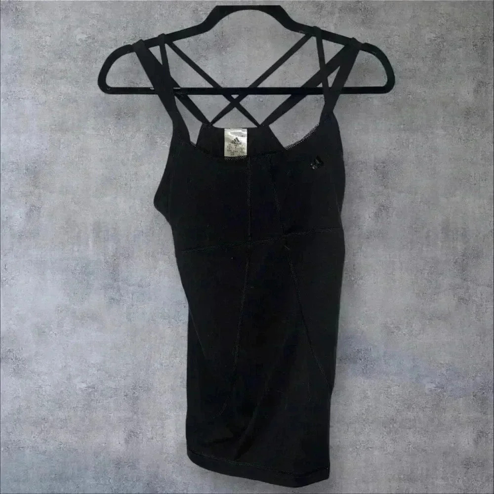 Adidas tank top size mediumā